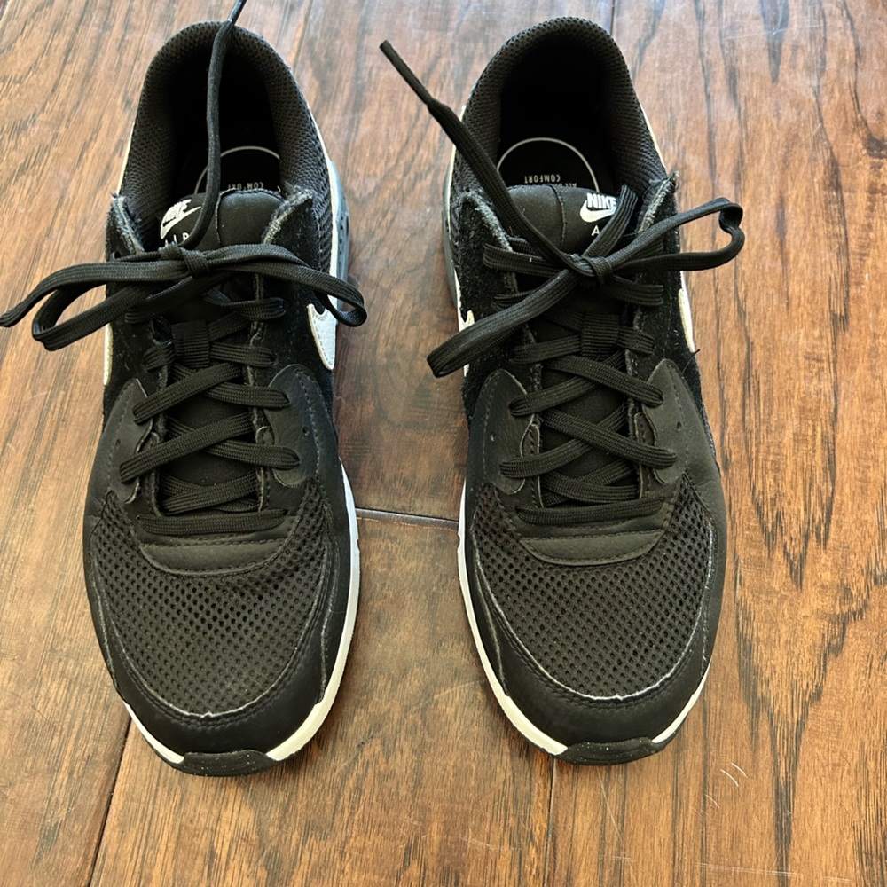 Women’s Nike Air MAX black size 7